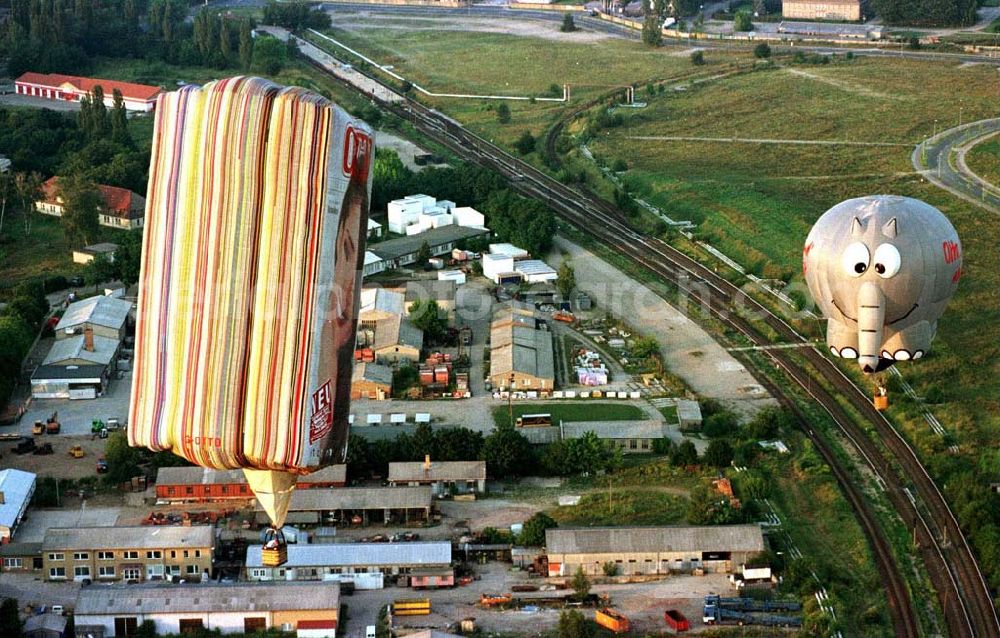 Strausberg / Brandenburg from the bird's eye view: Ballonfahrertreffen am Flugplatz Strausberg