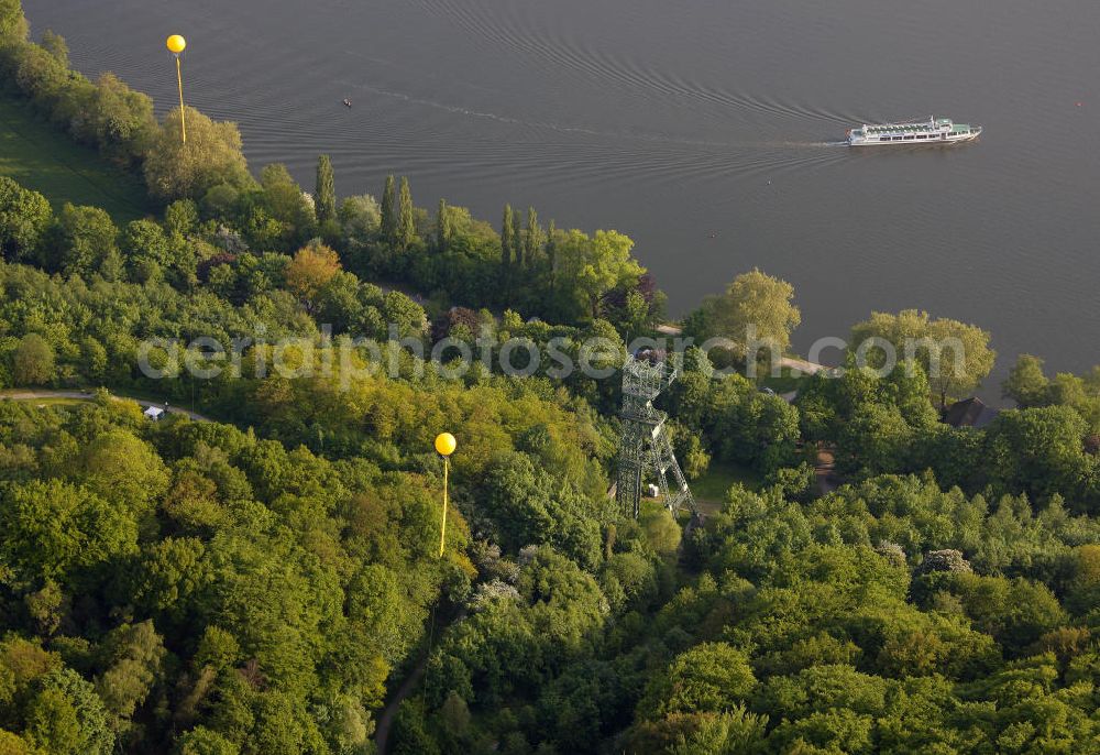 Aerial image Essen - Heisingen - Blick auf gelbe Ballons der Aktion Schachtzeichen über Zeche Carl Funke , einem ehemaligen Steinkohlebergwerk in Essen. Es befindet sich im Stadtteil Heisingen am Nordufer des Baldeneysees. 311 gelbe Ballone auf 4400 Quadratkilometern bilden derzeit die größte Kunstinstallation der Welt über dem Ruhrgebiet. View of yellow balloons mark over the operation shaft Zeche Carl Funke, a former coal mine in Essen. It is located in the district on the north bank of the Baldeneysee Heisingen. 311 yellow balloons at 4400 square kilometers are currently the largest art installation in the world over the Ruhr.