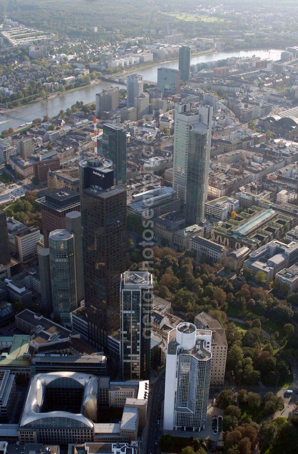 Aerial photograph Frankfurt am Main - Blick auf das Eurotheum, die Citi-Bank, Dresdner Bank, Helaba, den Main Tower und die Deutsche Bank.