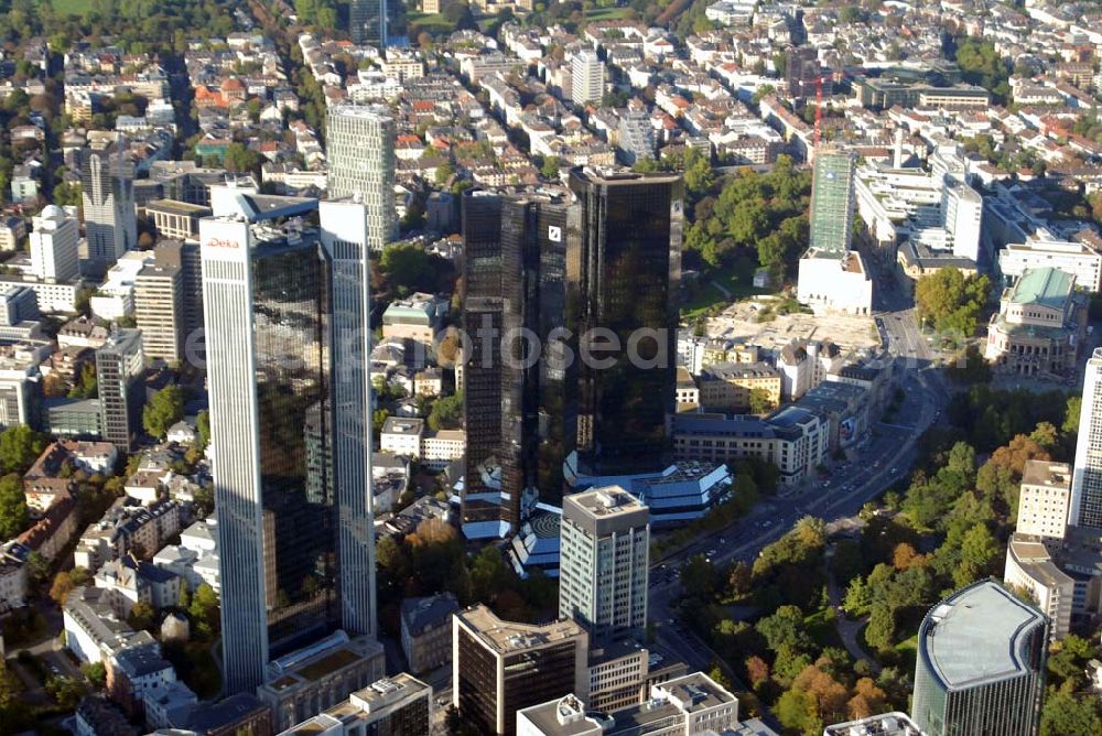 Aerial image Frankfurt am Main - Blick auf die Towers der Deutschen Bank in der Taunusanlage 12 in 60325 Frankfurt. Tel.: 69 910-00 Fax: 69 910-34 225 E-mail: deutsche.bank@db.com und auf die Zentrale der Deka (Sparkassen) in der Mainzer Landstrasse 16 in 60325 Frankfurt. Tel.: 069 / 7147 - 652 - Fax: 069 / 7147 - 1376 - E-Mail: konzerninfo@dekabank.de.