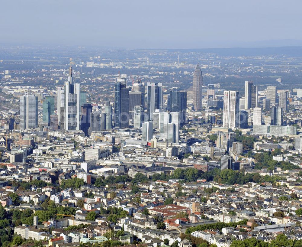 Aerial image Frankfurt am Main - Blick auf die Frankfurter Innenstadt und das Bankenviertel, mit dem Commerzbank-Tower, dem Main Tower und dem Trianon. View to the inner city of Frankfurt on the Main.