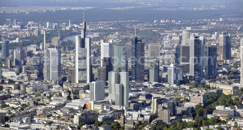 Frankfurt am Main from above - Blick auf die Frankfurter Innenstadt und das Bankenviertel, mit dem Commerzbank-Tower, dem Main Tower und dem Trianon. View to the inner city of Frankfurt on the Main.