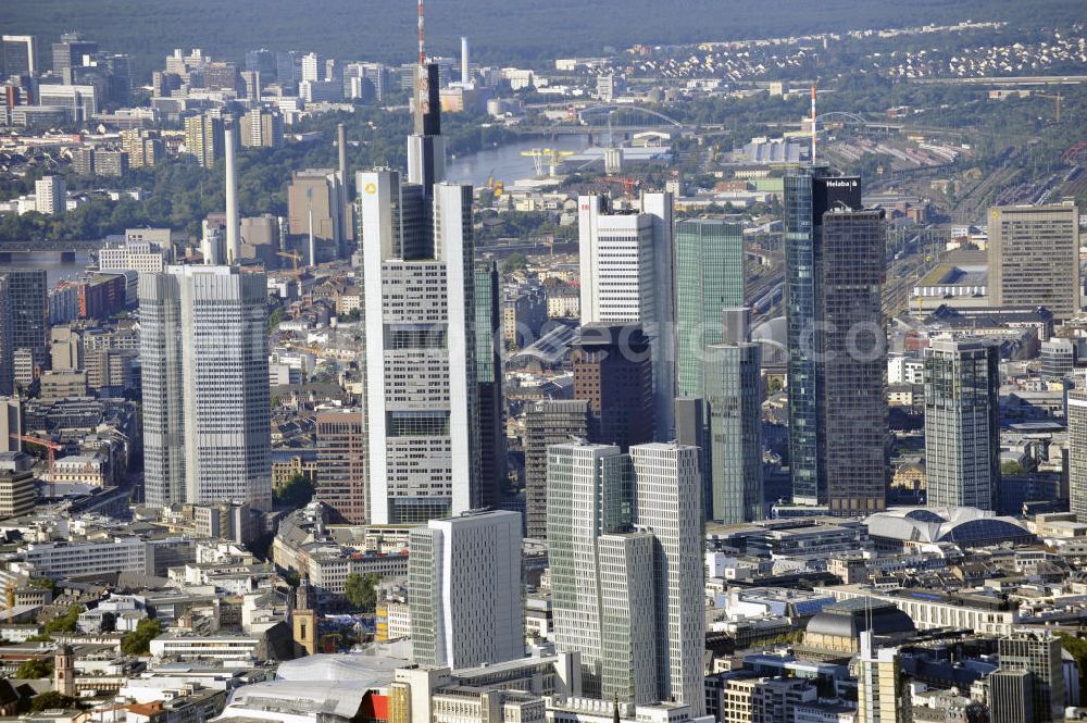 Aerial image Frankfurt am Main - Blick auf die Frankfurter Innenstadt und das Bankenviertel, mit dem Commerzbank-Tower, dem Main Tower und dem Trianon. View to the inner city of Frankfurt on the Main.