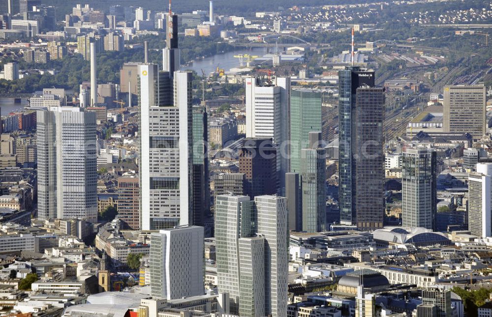 Aerial photograph Frankfurt am Main - Blick auf die Frankfurter Innenstadt und das Bankenviertel, mit dem Commerzbank-Tower, dem Main Tower und dem Trianon. View to the inner city of Frankfurt on the Main.