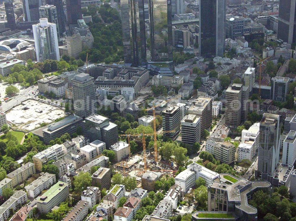 Frankfurt - Main / Hessen from above - Blick auf das Bankenviertel im Stadtzentrum von Frankfurt nördlich des Main. Im Hintergrund sind die Twin-Towers der Deutschen Bank zu sehen.