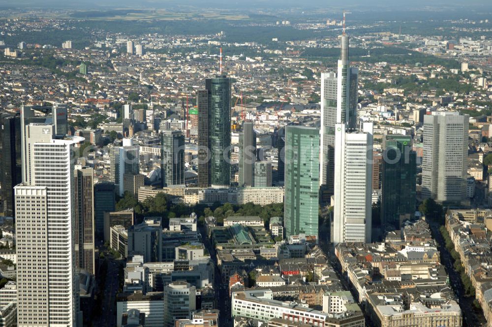 Aerial photograph Frankfurt am Main - Skyline Bankenviertel Frankfurt Bürohäuser verschiedener Banken unter an derem, Deutsche Bank, DekaBank Girozentrale Deutschland, DZ Bank AG Deutsche Zentral Genossenschaftsbank, Commerzbank, Dresdner Bank, Eüropäische Zentralbank EZB usw.