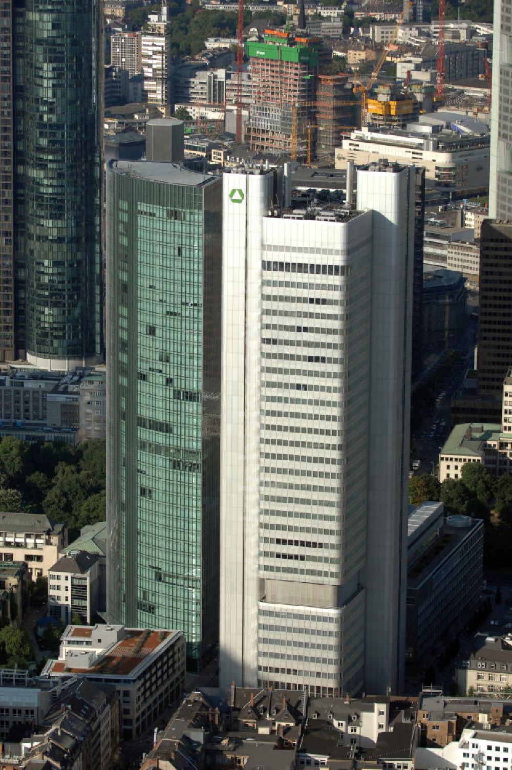 Aerial image Frankfurt am Main - Blick auf das Hochhaus Gallileo der Dresdner Bank AG, Jürgen-Ponto-Platz 1, 60301 Frankfurt, Tel. +49 69 263 55127, Fax +49 69 263 15839 E-Mail: presse@dresdner-bank.com und das Hochhaus Skyper der DekaBank Deutsche Girozentrale, Externe Kommunikation, Mainzer Landstraße 16, 60325 Frankfurt, Tel. +49(0)69 7147 1396, Fax +49(0)69 7147 1541, E-Mail: presse@dekabank.de; im Bankenviertel.