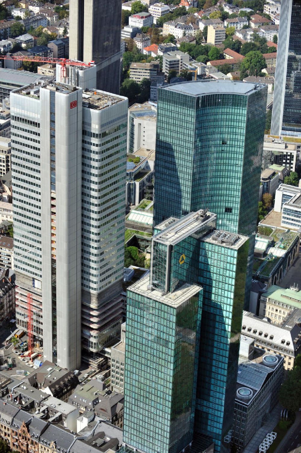 Frankfurt am Main from above - Bankenviertel mit den Hochhäusern / Bürogebäuden der Commerzbank und der Deutschen Bahn in Frankfurt am Main in Hessen. Financial district with highrise / office buildings of the Commerzbank and Deutsche Bank in Frankfurt on the Main in Hesse.