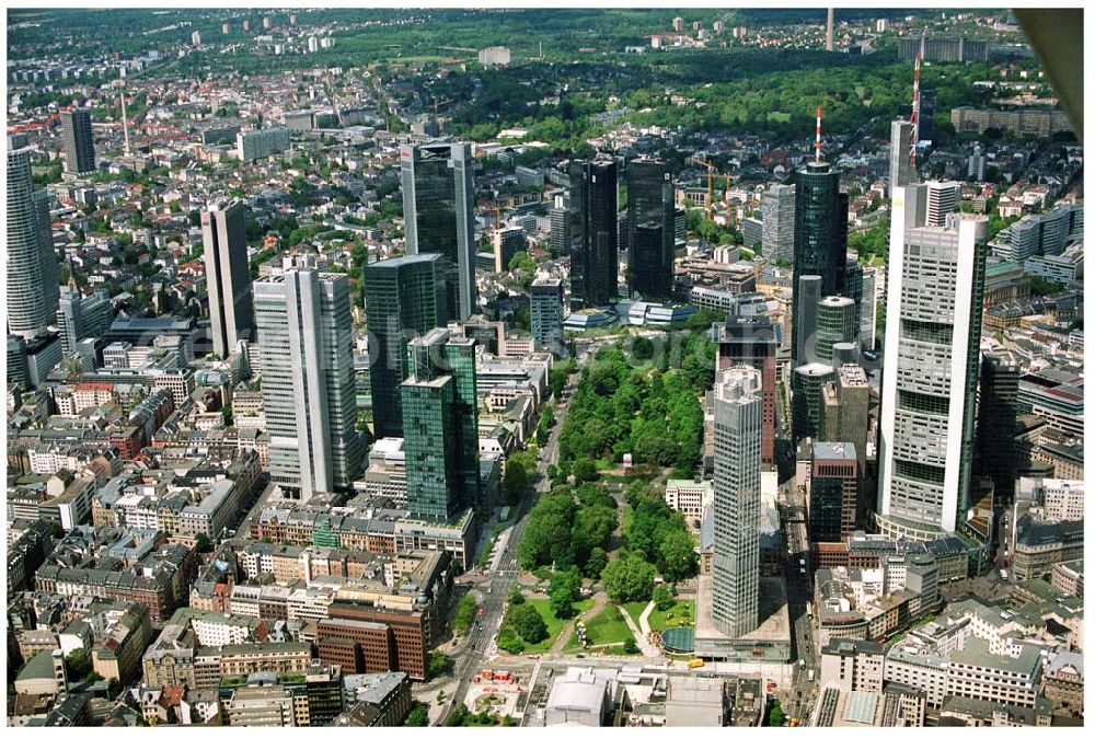 Frankfurt am Main from the bird's eye view: Blick auf das Bankenviertel in der Frankfurter Innenstadt mit der Zentrale der DVAG an der Hofstraße gegenüber dem Gebäude der EZB (Europäische Zentralbank)