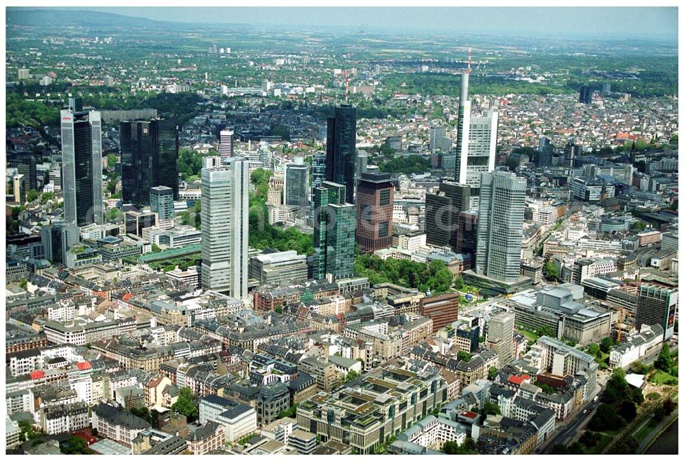 Frankfurt am Main from above - Blick auf das Bankenviertel in der Frankfurter Innenstadt mit der Zentrale der DVAG an der Hofstraße gegenüber dem Gebäude der EZB (Europäische Zentralbank)