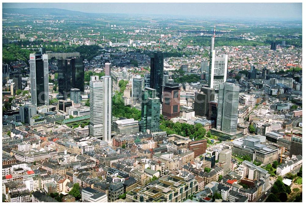 Frankfurt am Main from the bird's eye view: Blick auf das Bankenviertel in der Frankfurter Innenstadt mit der Zentrale der DVAG an der Hofstraße gegenüber dem Gebäude der EZB (Europäische Zentralbank)