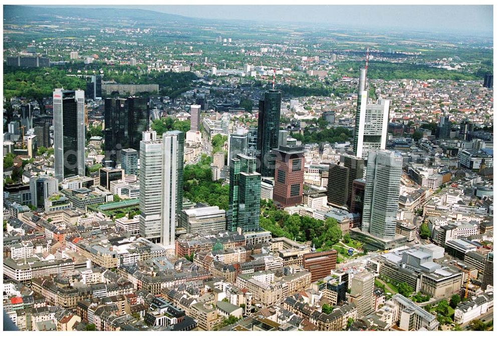 Aerial image Frankfurt am Main - Blick auf das Bankenviertel in der Frankfurter Innenstadt mit der Zentrale der DVAG an der Hofstraße gegenüber dem Gebäude der EZB (Europäische Zentralbank)