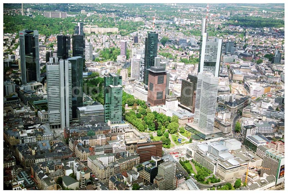 Frankfurt am Main from above - Blick auf das Bankenviertel in der Frankfurter Innenstadt mit der Zentrale der DVAG an der Hofstraße gegenüber dem Gebäude der EZB (Europäische Zentralbank)