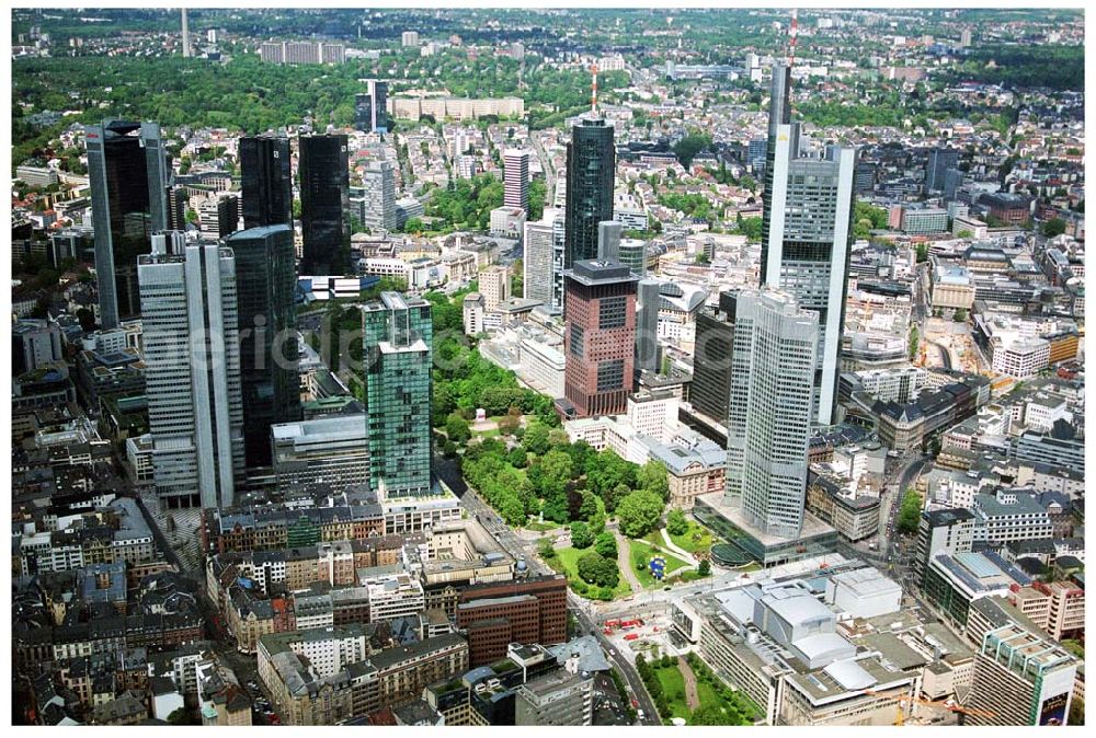 Frankfurt am Main from the bird's eye view: Blick auf das Bankenviertel in der Frankfurter Innenstadt mit der Zentrale der DVAG an der Hofstraße gegenüber dem Gebäude der EZB (Europäische Zentralbank)