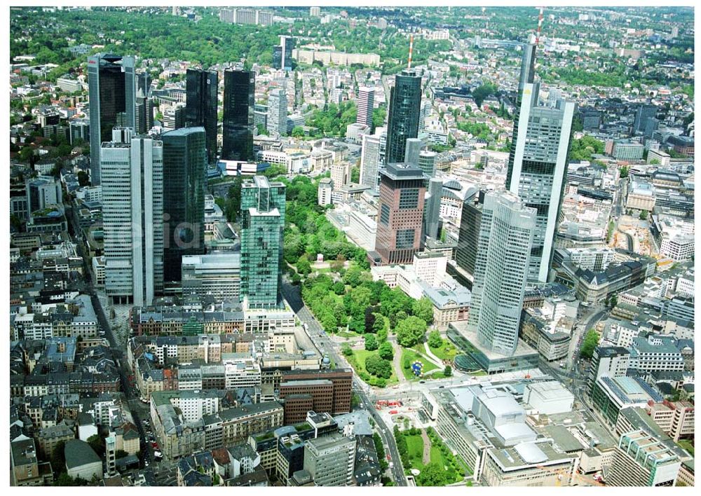 Aerial image Frankfurt am Main - Blick auf das Bankenviertel in der Frankfurter Innenstadt mit der Zentrale der DVAG an der Hofstraße gegenüber dem Gebäude der EZB (Europäische Zentralbank)