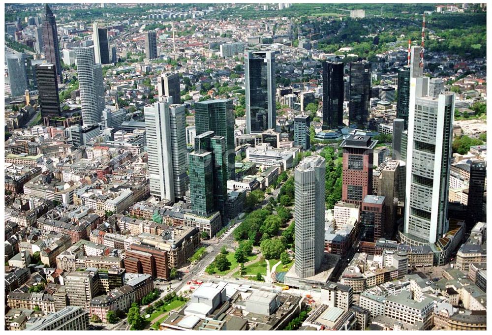 Frankfurt am Main from the bird's eye view: Blick auf das Bankenviertel in der Frankfurter Innenstadt mit der Zentrale der DVAG an der Hofstraße gegenüber dem Gebäude der EZB (Europäische Zentralbank)