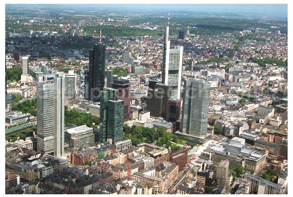 Frankfurt am Main from above - Blick auf das Bankenviertel in der Frankfurter Innenstadt mit der Zentrale der DVAG an der Hofstraße gegenüber dem Gebäude der EZB (Europäische Zentralbank)