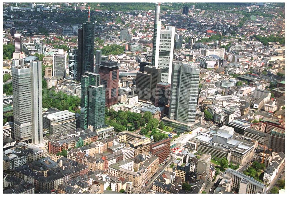 Frankfurt am Main from the bird's eye view: Blick auf das Bankenviertel in der Frankfurter Innenstadt mit der Zentrale der DVAG an der Hofstraße gegenüber dem Gebäude der EZB (Europäische Zentralbank)