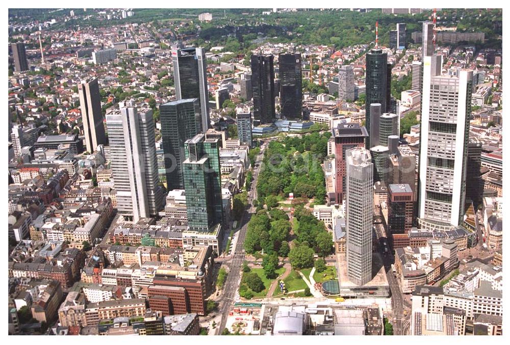 Aerial image Frankfurt am Main - Blick auf das Bankenviertel in der Frankfurter Innenstadt mit der Zentrale der DVAG an der Hofstraße gegenüber dem Gebäude der EZB (Europäische Zentralbank)