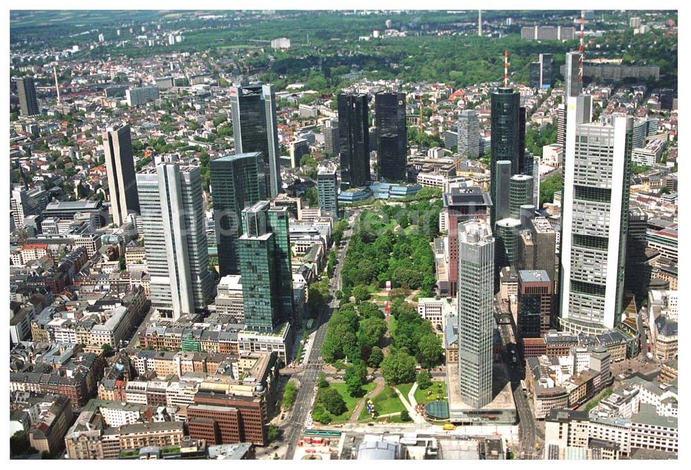 Aerial photograph Frankfurt am Main - Blick auf das Bankenviertel in der Frankfurter Innenstadt mit der Zentrale der DVAG an der Hofstraße gegenüber dem Gebäude der EZB (Europäische Zentralbank)