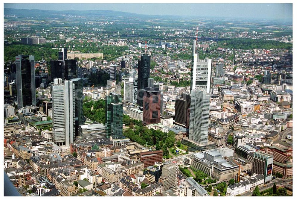 Aerial image Frankfurt am Main - Blick auf das Bankenviertel in der Frankfurter Innenstadt mit der Zentrale der DVAG an der Hofstraße gegenüber dem Gebäude der EZB (Europäische Zentralbank)