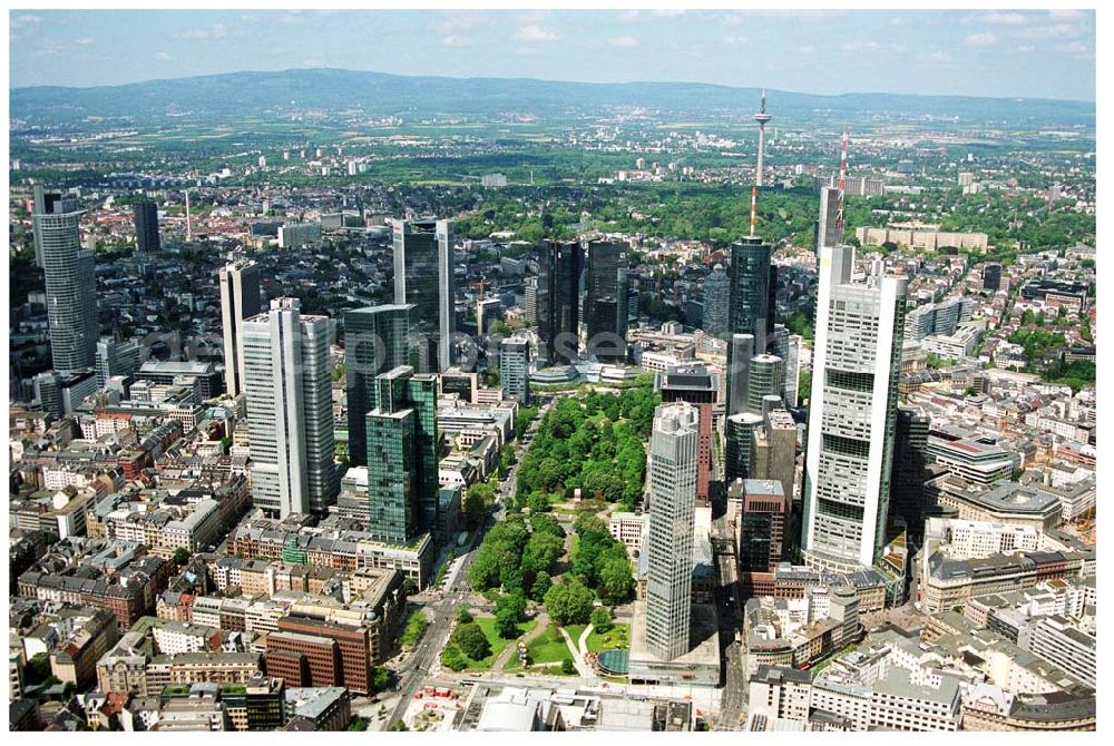 Aerial photograph Frankfurt am Main - Blick auf das Bankenviertel in der Frankfurter Innenstadt mit der Zentrale der DVAG an der Hofstraße gegenüber dem Gebäude der EZB (Europäische Zentralbank)