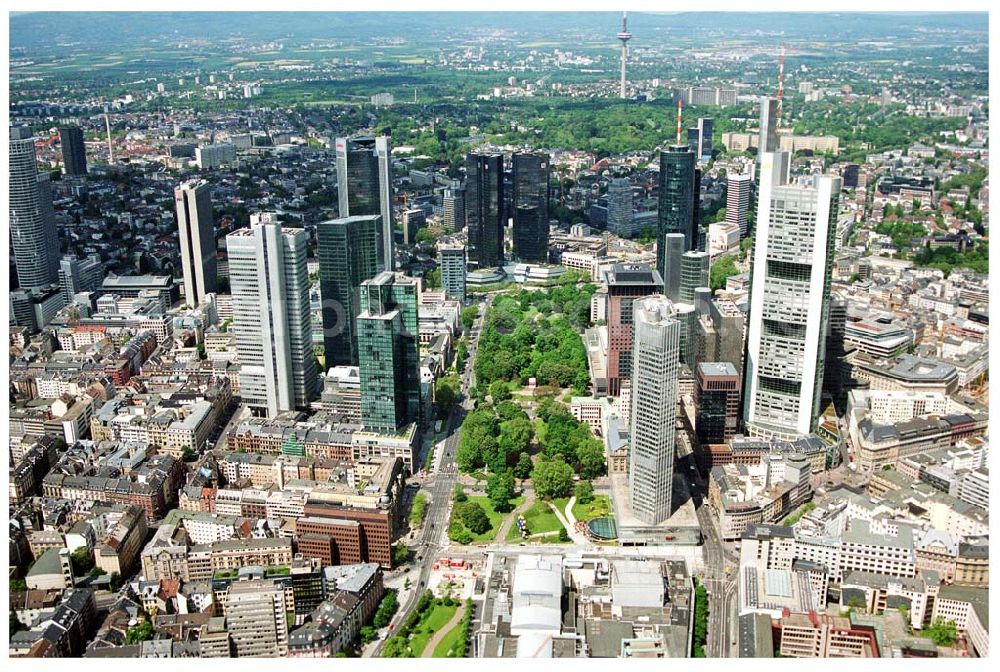 Frankfurt am Main from the bird's eye view: Blick auf das Bankenviertel in der Frankfurter Innenstadt mit der Zentrale der DVAG an der Hofstraße gegenüber dem Gebäude der EZB (Europäische Zentralbank)