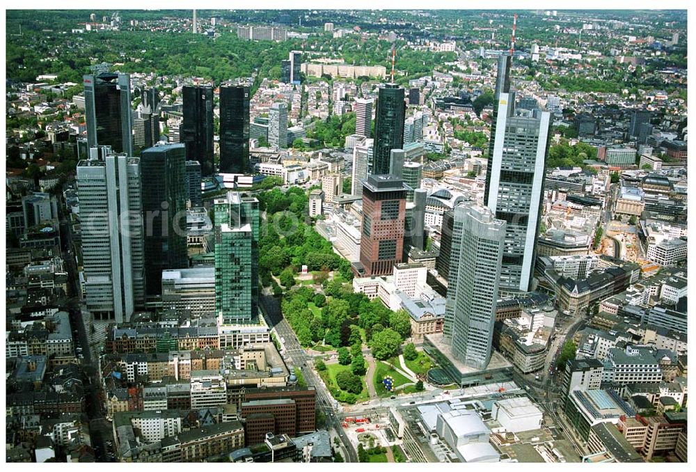 Frankfurt am Main from above - Blick auf das Bankenviertel in der Frankfurter Innenstadt mit der Zentrale der DVAG an der Hofstraße gegenüber dem Gebäude der EZB (Europäische Zentralbank)