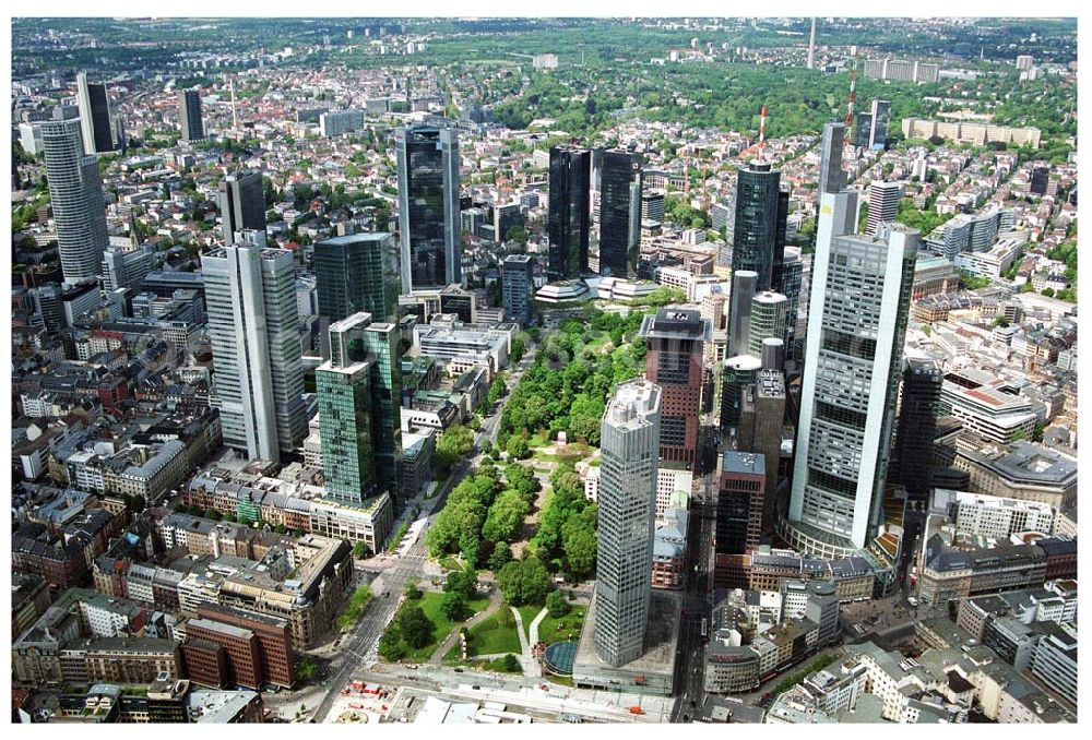 Aerial photograph Frankfurt am Main - Blick auf das Bankenviertel in der Frankfurter Innenstadt mit der Zentrale der DVAG an der Hofstraße gegenüber dem Gebäude der EZB (Europäische Zentralbank)