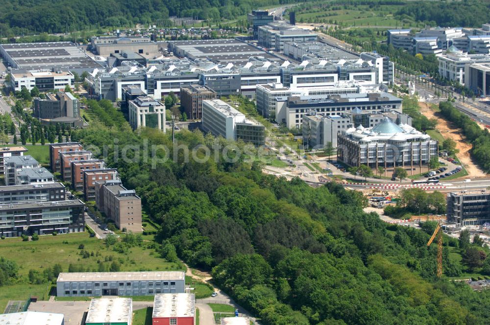 LUXEMBURG from above - Bankenviertel zwischen dem Boulevard Konrad Adenauer und der Avenue John Fitzgerald Kennedy im seit 1990 neu errichteten Stadtteil Kirchberg in L-1115 Luxembourg.