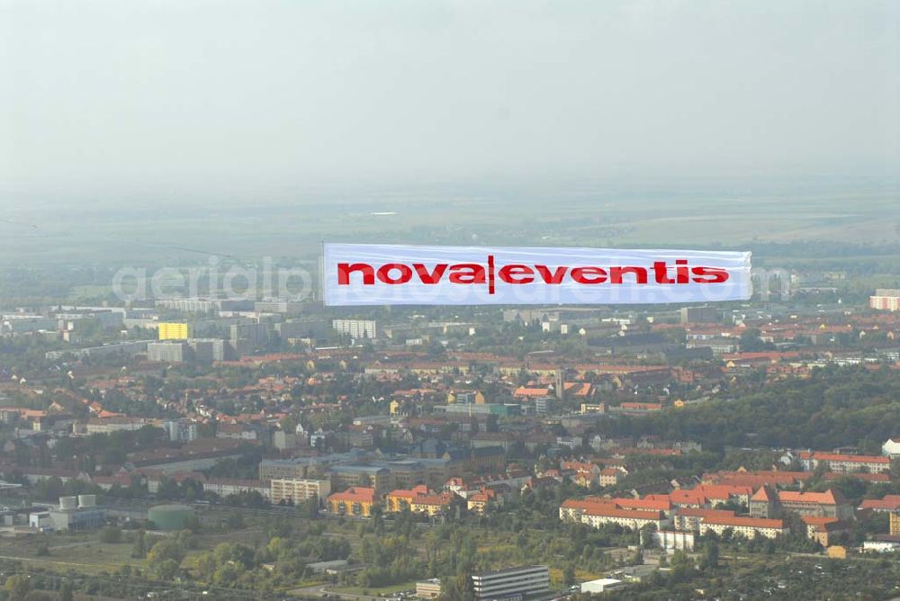 Aerial photograph Halle / Saale - Bannerflugeinstz über dem Stadt- und Umlandbereich von Halle / Saale anläßlich der Neueröffnung des Einkaufszentrum der ECE nova eventis.nova eventis Center-Management,ECE Projektmanagement,Am Einkaufszentrum, 06254 Günthersdorf,