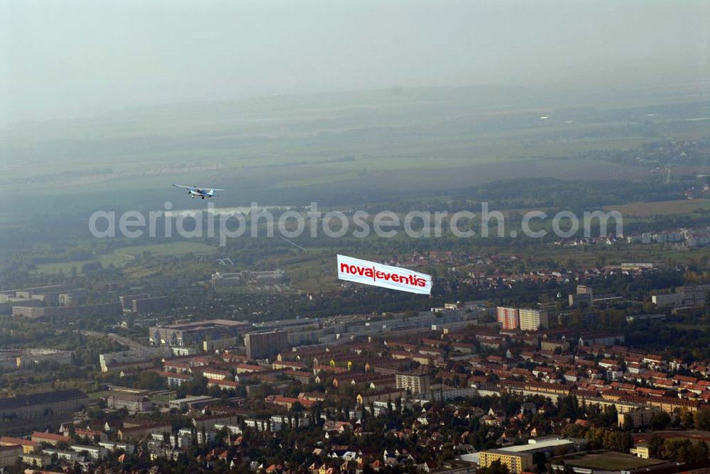 Aerial photograph Halle / Saale - Bannerflugeinstz über dem Stadt- und Umlandbereich von Halle / Saale anläßlich der Neueröffnung des Einkaufszentrum der ECE nova eventis.nova eventis Center-Management,ECE Projektmanagement,Am Einkaufszentrum, 06254 Günthersdorf,