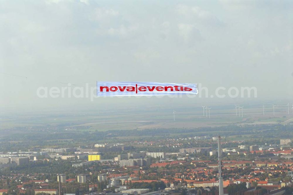 Halle / Saale from above - Bannerflugeinstz über dem Stadt- und Umlandbereich von Halle / Saale anläßlich der Neueröffnung des Einkaufszentrum der ECE nova eventis.nova eventis Center-Management,ECE Projektmanagement,Am Einkaufszentrum, 06254 Günthersdorf,