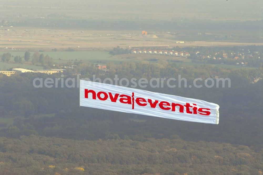 Aerial image Halle / Saale - Bannerflugeinstz über dem Stadt- und Umlandbereich von Halle / Saale anläßlich der Neueröffnung des Einkaufszentrum der ECE nova eventis.nova eventis Center-Management,ECE Projektmanagement,Am Einkaufszentrum, 06254 Günthersdorf,