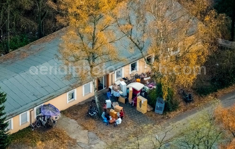 Dinslaken from the bird's eye view: Dwelling - Building Caritasverband Dinslaken , Arbeitslosenprojekt An der Fliehburg in the district Ruhr Metropolitan Area in Dinslaken in the state North Rhine-Westphalia