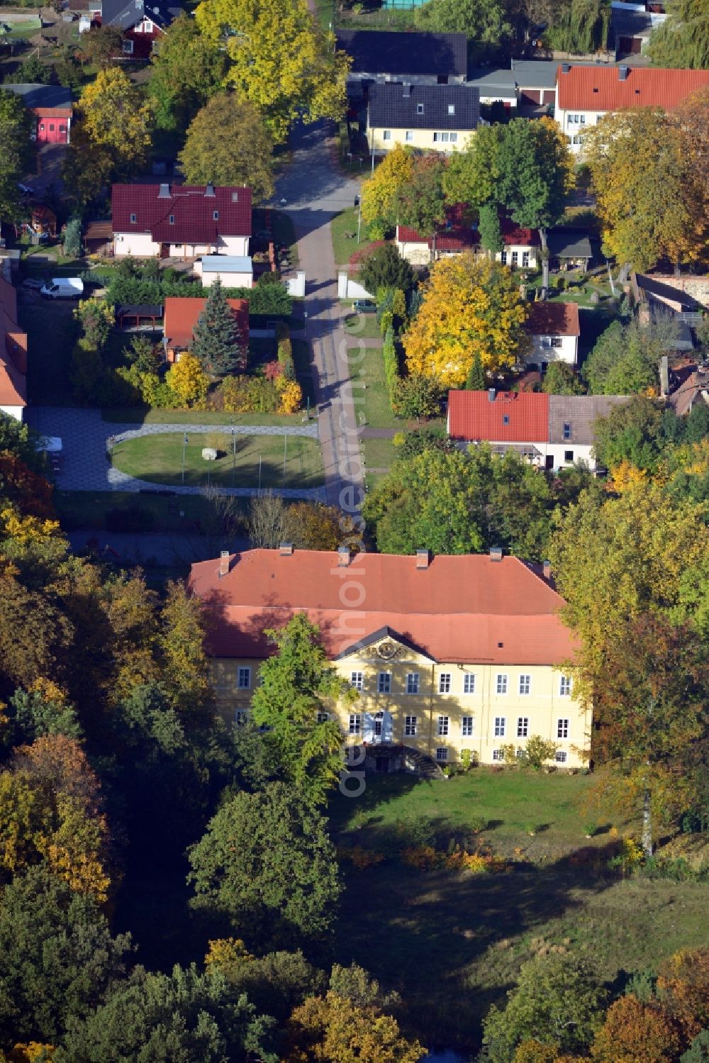 Aerial image Pietzpuhl - View of the Castle Pietzpuhl in Pietzpuhl in the state Saxony-Anhalt. The castle is a place of multicultural usage for events such as exhibitions, concerts, symposia, gastronomy and youth centre