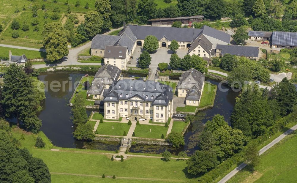 Rüthen from the bird's eye view: Baroque moated castle at Körtlinghausen Ruethen in North Rhine-Westphalia