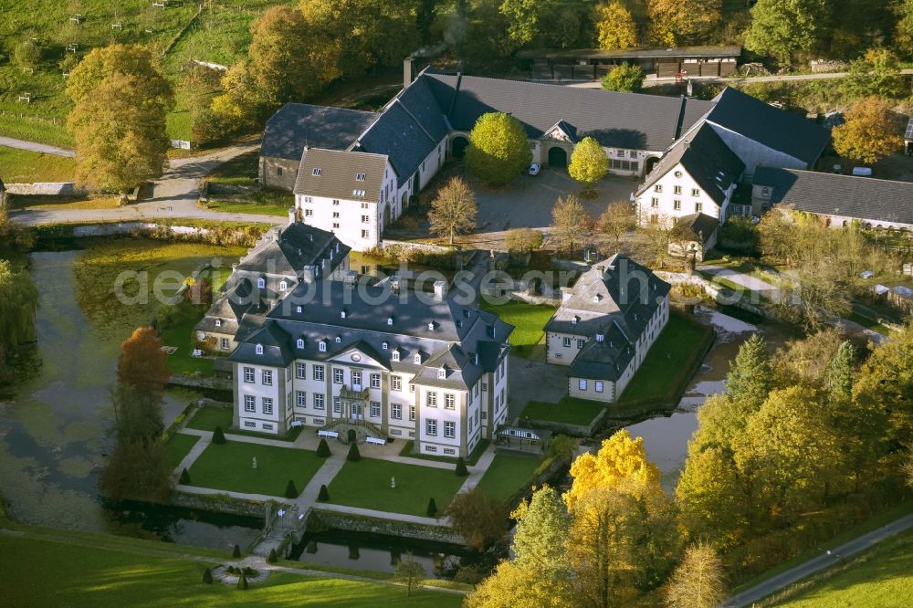 Aerial image Rüthen - View of baroque moated castle Koertlinghausen surrounded by autumnal coloured trees near Ruethen in the Sauerland region of the state North Rhine-Westphalia