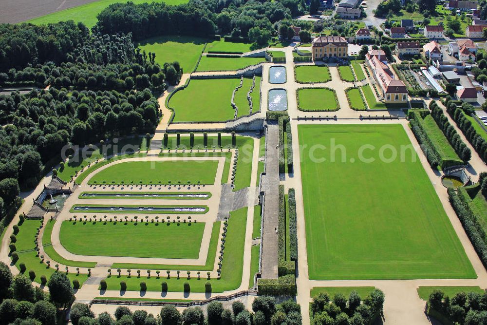 Aerial image HEIDENAU - Blick auf den Barockgarten Großsedlitz, den „königlichen Lustgarten“ August des Starken. Der Besucher erlebt breite Treppenanlagen, Wasserspiele, akkurat geschnittene Hecken, Sandsteinskulpturen und Schmuckvasen. Die Obere und die Untere Orangerie werden durch den Mittelpavillon verbunden. Der Barockgarten Großsedlitz ist Bestandteil des Verbundes Schlösserland Sachsen. View of the baroque garden Großsedlitz, the royal pleasure garden August the Strong.