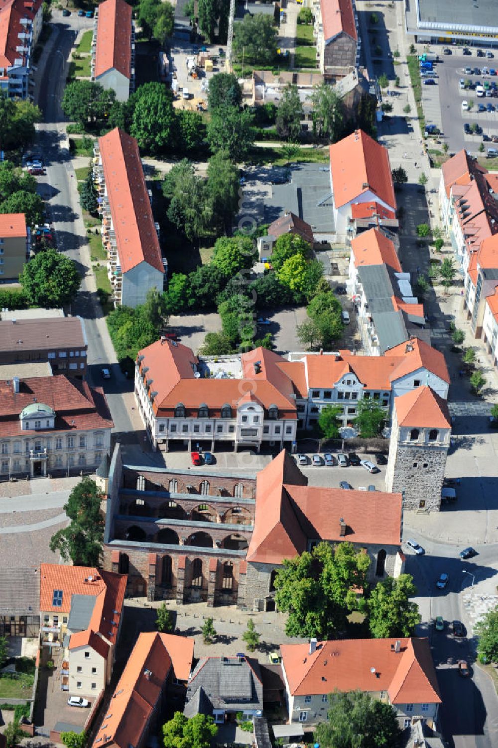 Zerbst from the bird's eye view: Blick auf die teilweise als Ruine konservierte 1215 geweihten Bartholomäus-Kirche in Zerbst in Sachsen-Anhalt. View the St. Bartholomäus Church in Zerbst.