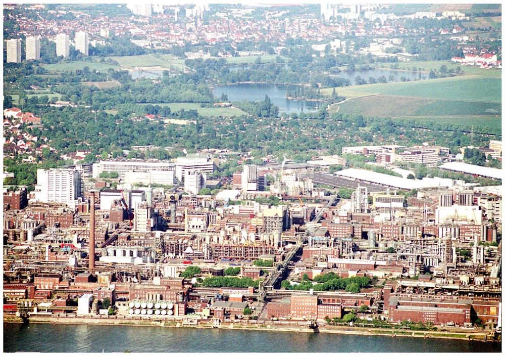 Ludwigshafen from the bird's eye view: 28.04.2004 Ludwigshafen BASF Werk in Ludwigshafen am Rhein