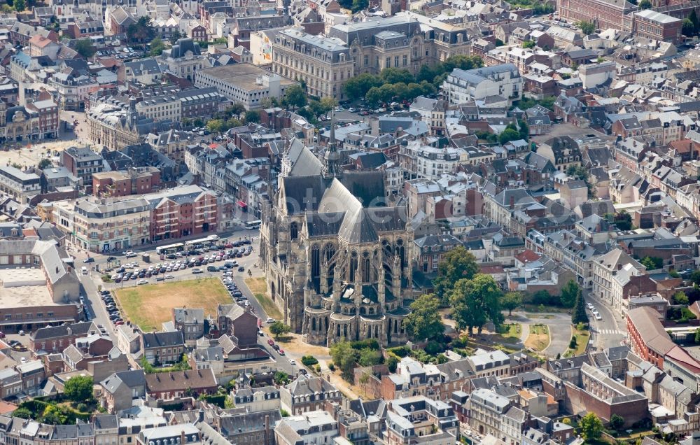 Aerial photograph Saint-Quentin - Church building of the Basilika of Saint-Quentin in Hauts-de-France, France