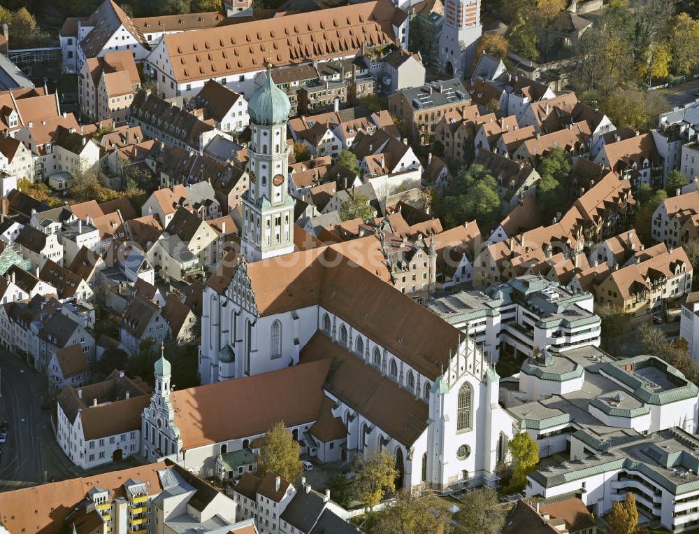 Augsburg from above - Die Basilika St. Ulrich und Afra in der südlichen Altstadt. Die katholische Stadtpfarrkirche wurde um 1500 erbaut. The Basilica of St. Ulrich and Afra in the southern old town.