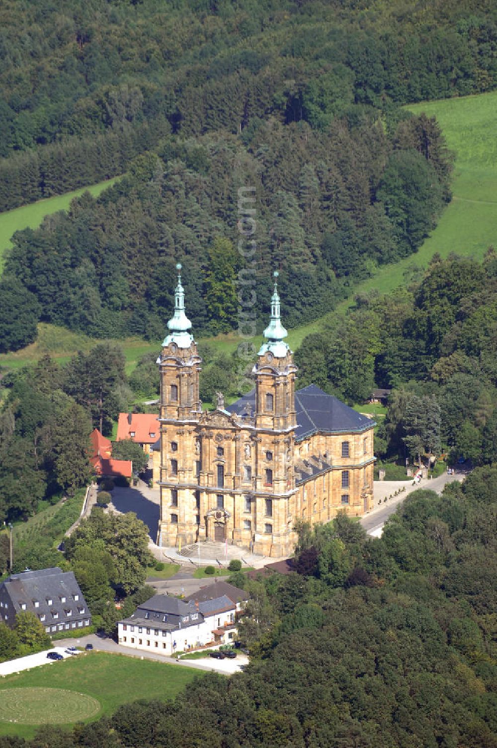 Bad Staffelstein from the bird's eye view: Die Basilika Vierzehnheiligen bei Bad Staffelstein ist eine der bekanntesten Wallfahrtskirchen in Oberfranken. Das nach Plänen von Balthasar Neumann gebaute Gotteshaus ist den heiligen Vierzehn Nothelfern geweiht. Ihre Erbauung war 1743–1772. Adresse: Franziskanerkloster, Vierzehnheiligen 2, 96231 Bad Staffelstein Tel.: 09571/95080