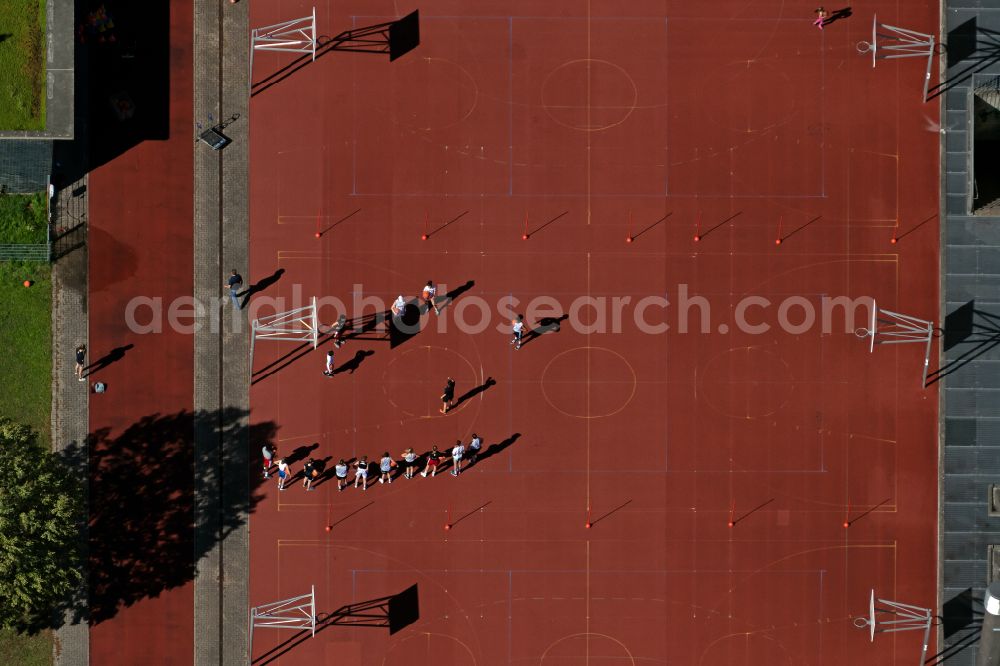 Freiburg im Breisgau from the bird's eye view: Basketball court playing area on Schule Kepler-Gymnasium Freiburg in Freiburg im Breisgau in the state Baden-Wuerttemberg, Germany