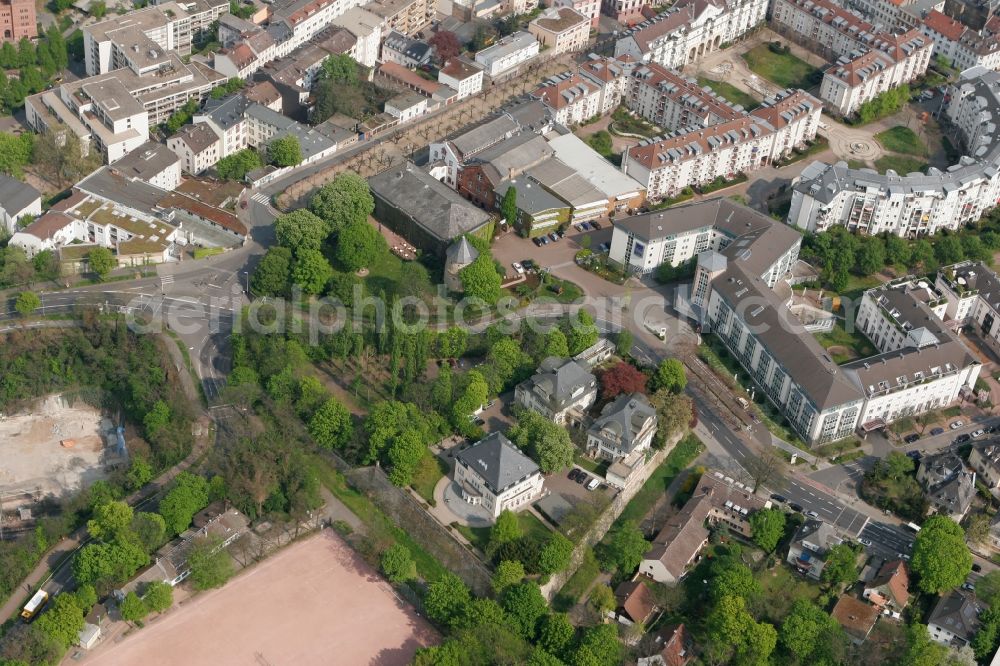 Mainz from the bird's eye view: Bastion Alexan der and tower in the Oberstadt part of Mainz in the state of Rhineland-Palatinate. The district consists of several residential buildings and estates and extensive green spaces. The image shows the bastion Alexan der of Mainz, a part of the historic fortress of Mainz which is surrounded by forest and listed as a protected building and includes the Villa Musica