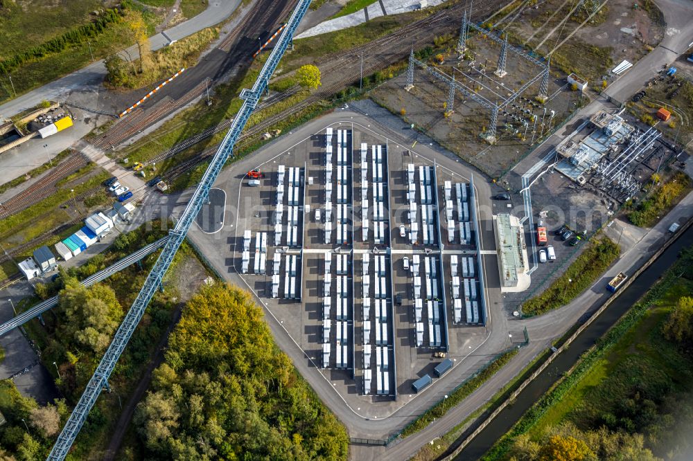 Hamm from the bird's eye view: Stand-alone accumulators as battery storage with lithium-ion technology for power supply on the site of the RWE power plant park on Siegenbeckstrasse in the Norddinker district of Hamm in the Ruhr area in the state of North Rhine-Westphalia, Germany