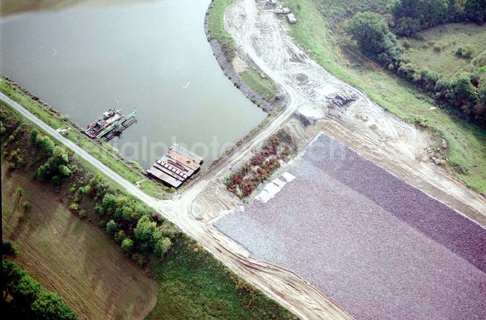 Aerial photograph Hohenwarthe - Bau des Anschlußbereiches zur Bücke des Elbe-Havel-Kanales über die Elbe am Wasserstraßenkreuz Magdeburg.