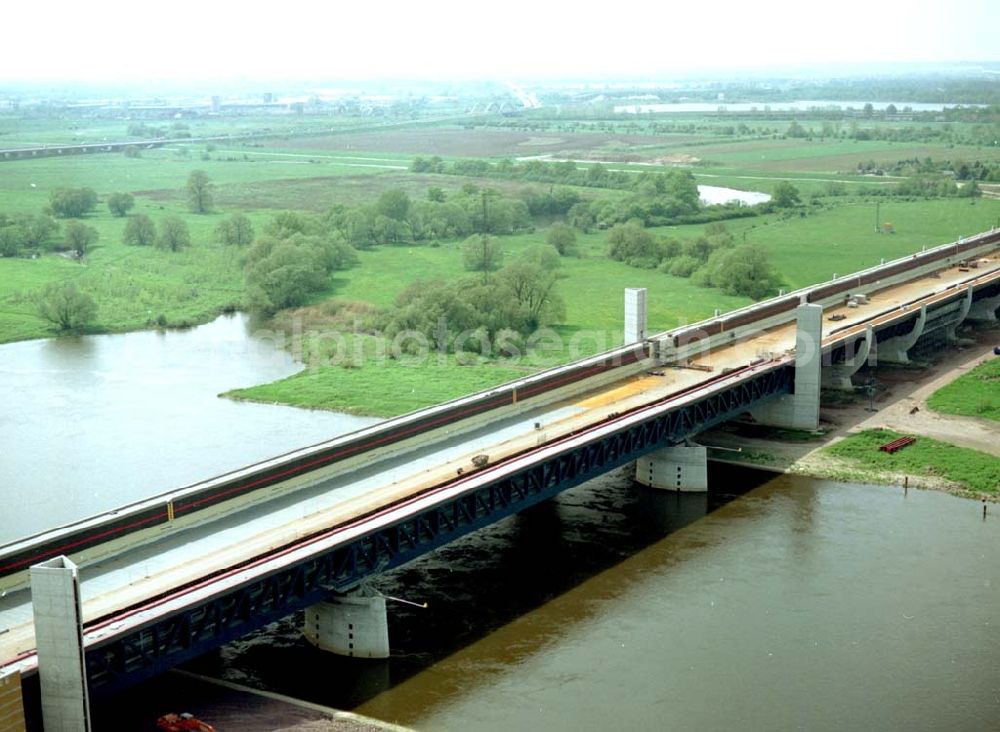 Aerial photograph Hohenwarthe - Bau des Anschlußbereiches zur Bücke des Elbe-Havel-Kanales über die Elbe am Wasserstraßenkreuz Magdeburg.