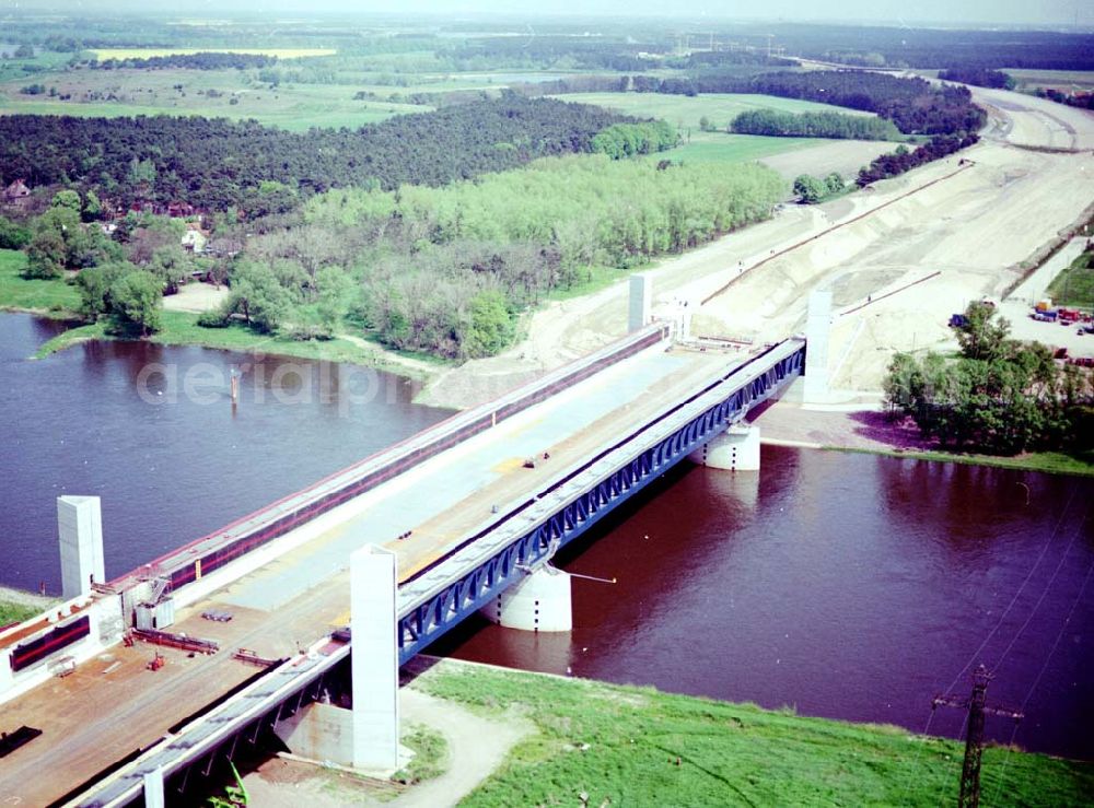 Hohenwarthe from the bird's eye view: Bau des Anschlußbereiches zur Bücke des Elbe-Havel-Kanales über die Elbe am Wasserstraßenkreuz Magdeburg.